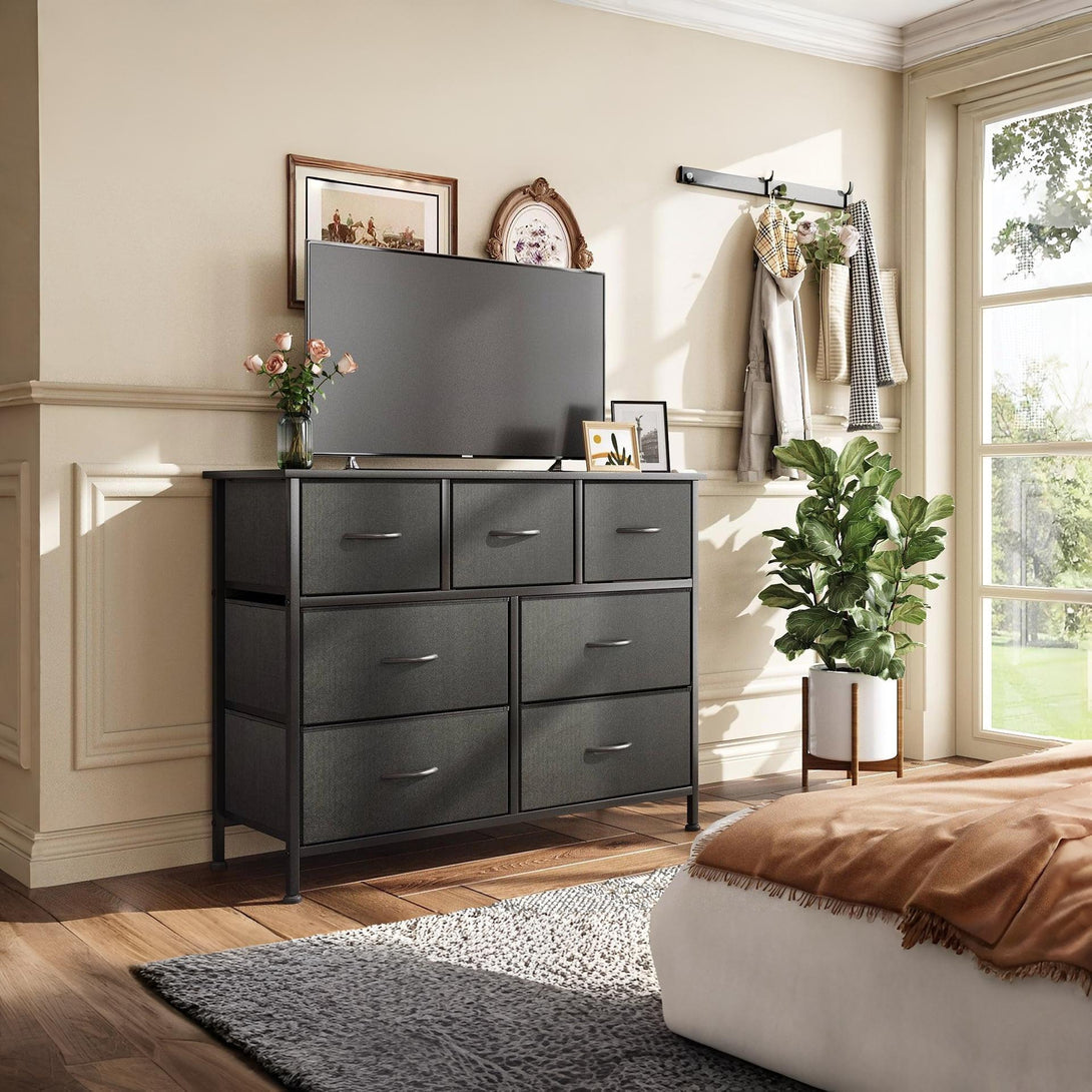 Madilyn 7 Drawers Lowboy - Black